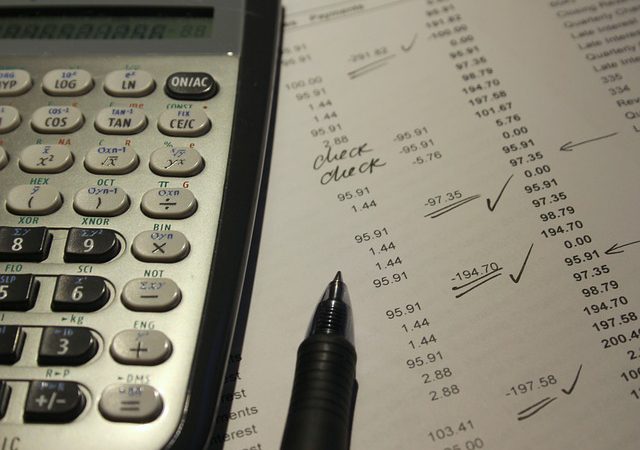 Biuro Rachunkowe vs. Samodzielne Prowadzenie Księgowości: Co Wybrać dla Swojej Firmy?
